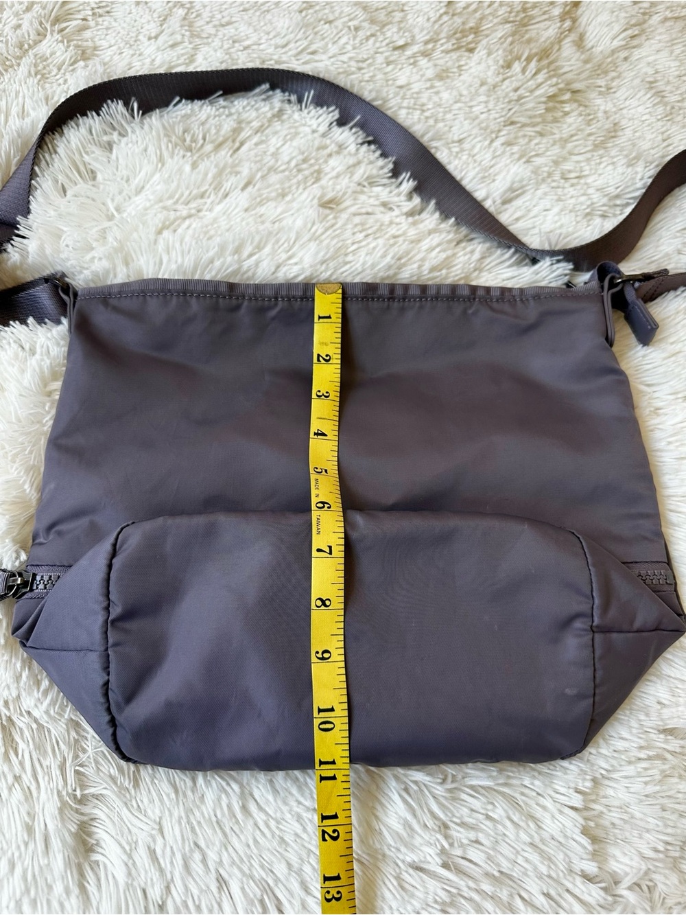 lululemon Go Lightly Shoulder Crossbody Bag Magnum Gray Purple Travel Women’s - Picture 7 of 12